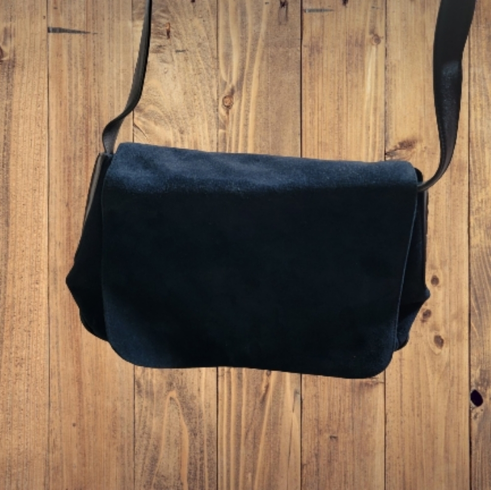 Giani Bernini navy suede crossbody purse